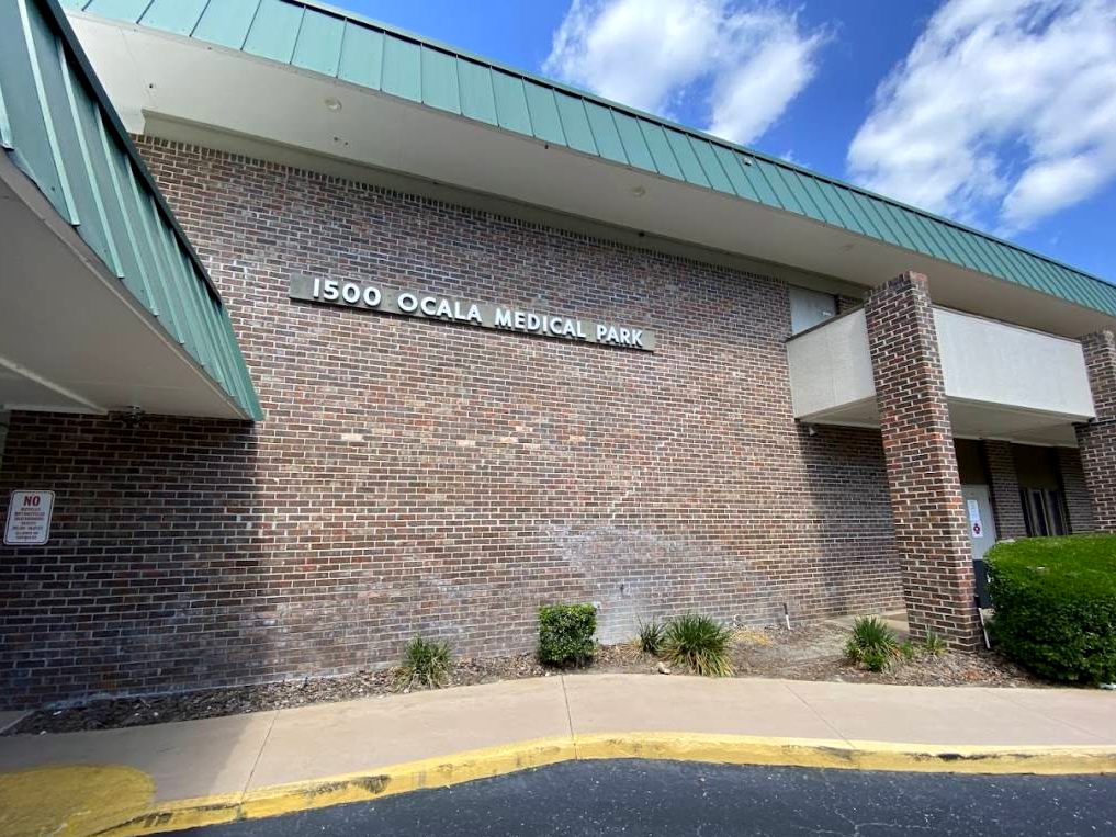 Ocala Medical Park building entrance with the 1500 Ocala Medical Park sign